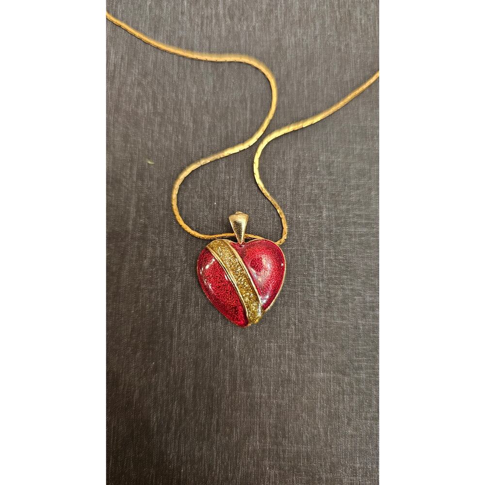 Vintage 'Royal' Red Heart Glass Metallic Glitter Pendant‎ Necklace Gold Tone